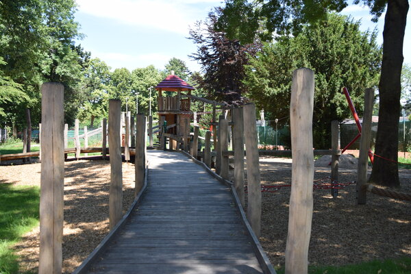 Spielplatz im Schlosspark 02