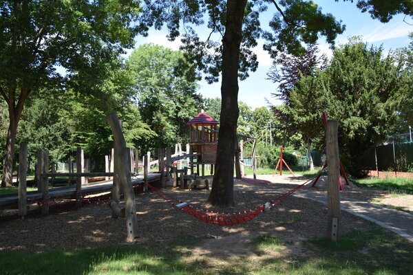 Spielplatz im Schlosspark 03