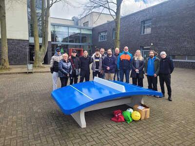 Pressemitteilung Neue Teqball-Platte am Bedburger Schulzentrum eingeweiht (1)